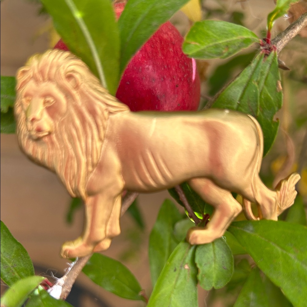 JJ Golden Lion Brooch
